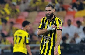 遮天蔽日！田雨补防高高跃起 大帽扇飞罗凯文上篮