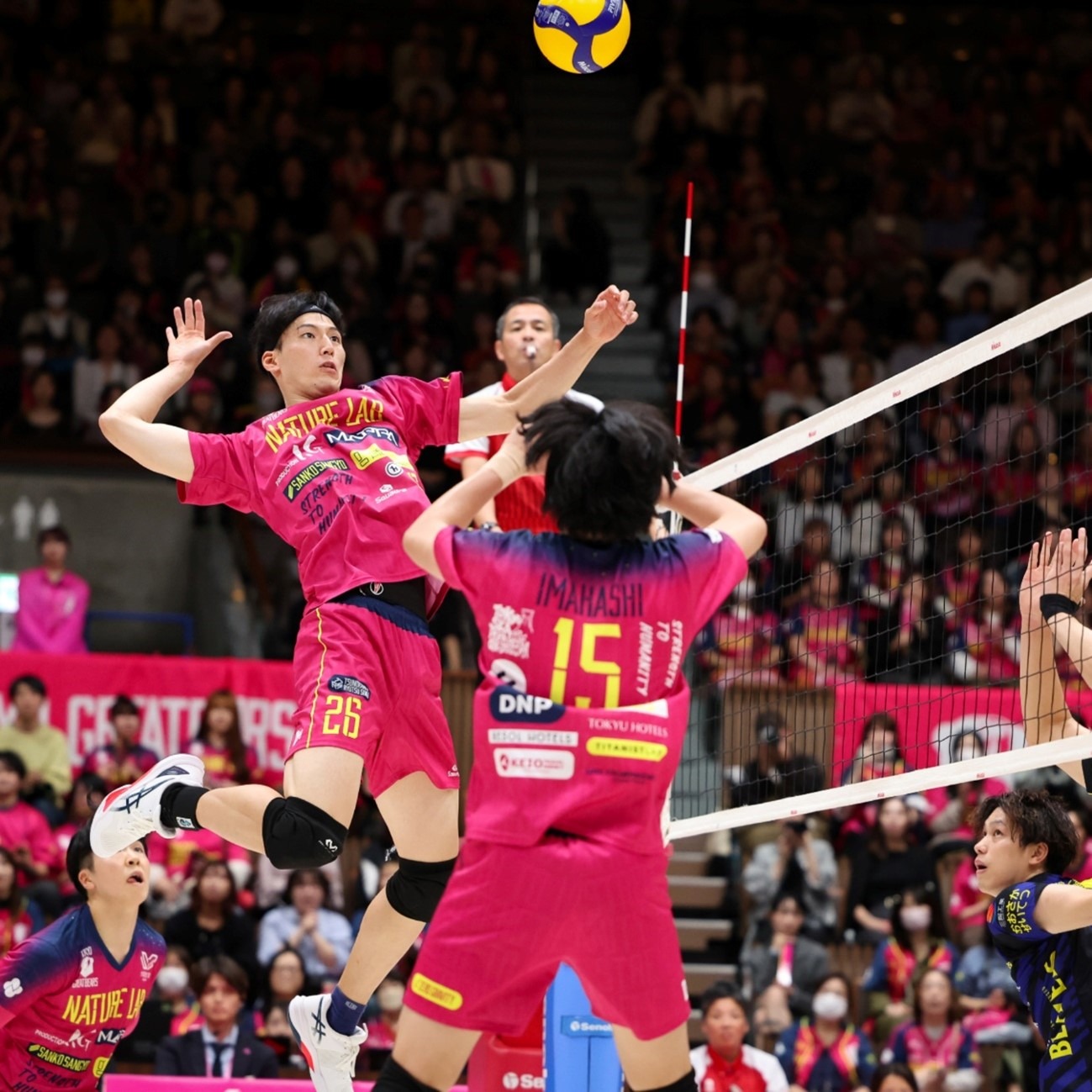 #LEEMUN 来源：《镜报》球进啦！利兹联1比0领先曼联！